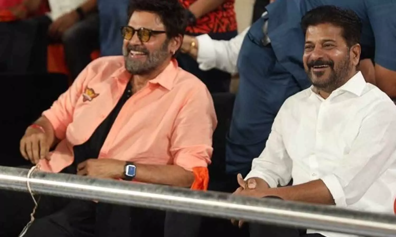హోం గ్రౌండ్లో రెచ్చిపోయిన సన్రైజర్స్… సీఎం రేవంత్ రెడ్డితో కలిసి వెంకీ మామ సందడి హోం గ్రౌండ్లో రెచ్చిపోయిన సన్రైజర్స్… సీఎం రేవంత్ రెడ్డితో కలిసి వెంకీ మామ సందడి