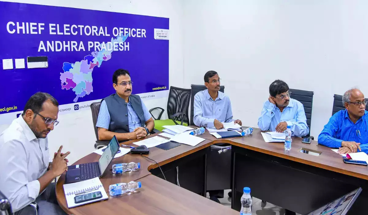 రూ.100 కోట్ల విలువకు పైబడి నగదు, లిక్కర్, డ్రగ్స్ జప్తు రూ.100 కోట్ల విలువకు పైబడి నగదు, లిక్కర్, డ్రగ్స్ జప్తు