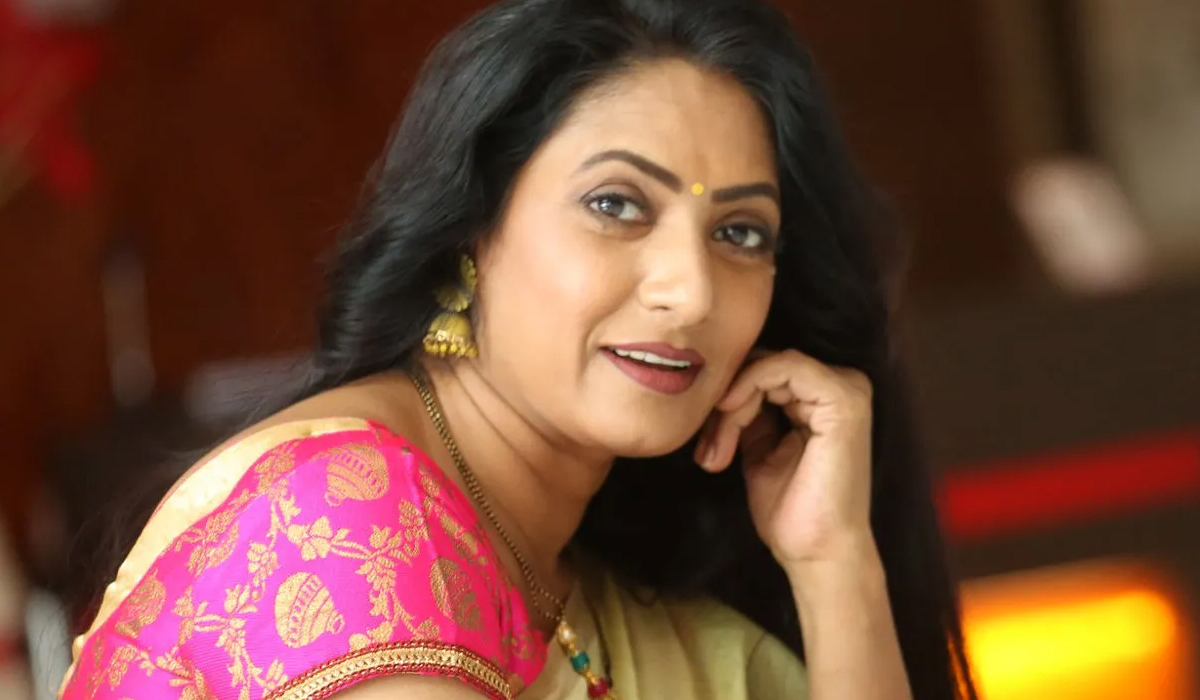 Aamani | భర్తతో విడిపోవడానికి కారణాలు చెప్పిన సీనియర్ నటి ఆమని..! అసలు ఏం జరిగిందంటే..? Aamani | భర్తతో విడిపోవడానికి కారణాలు చెప్పిన సీనియర్ నటి ఆమని..! అసలు ఏం జరిగిందంటే..?