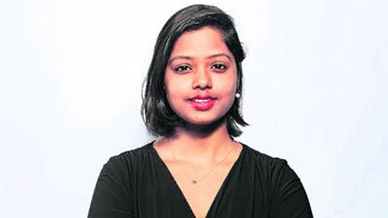 Vineesha | తొలి ప్రయత్నంలోనే సివిల్స్ ర్యాంక్ సాధించిన వినీష Vineesha | తొలి ప్రయత్నంలోనే సివిల్స్ ర్యాంక్ సాధించిన వినీష