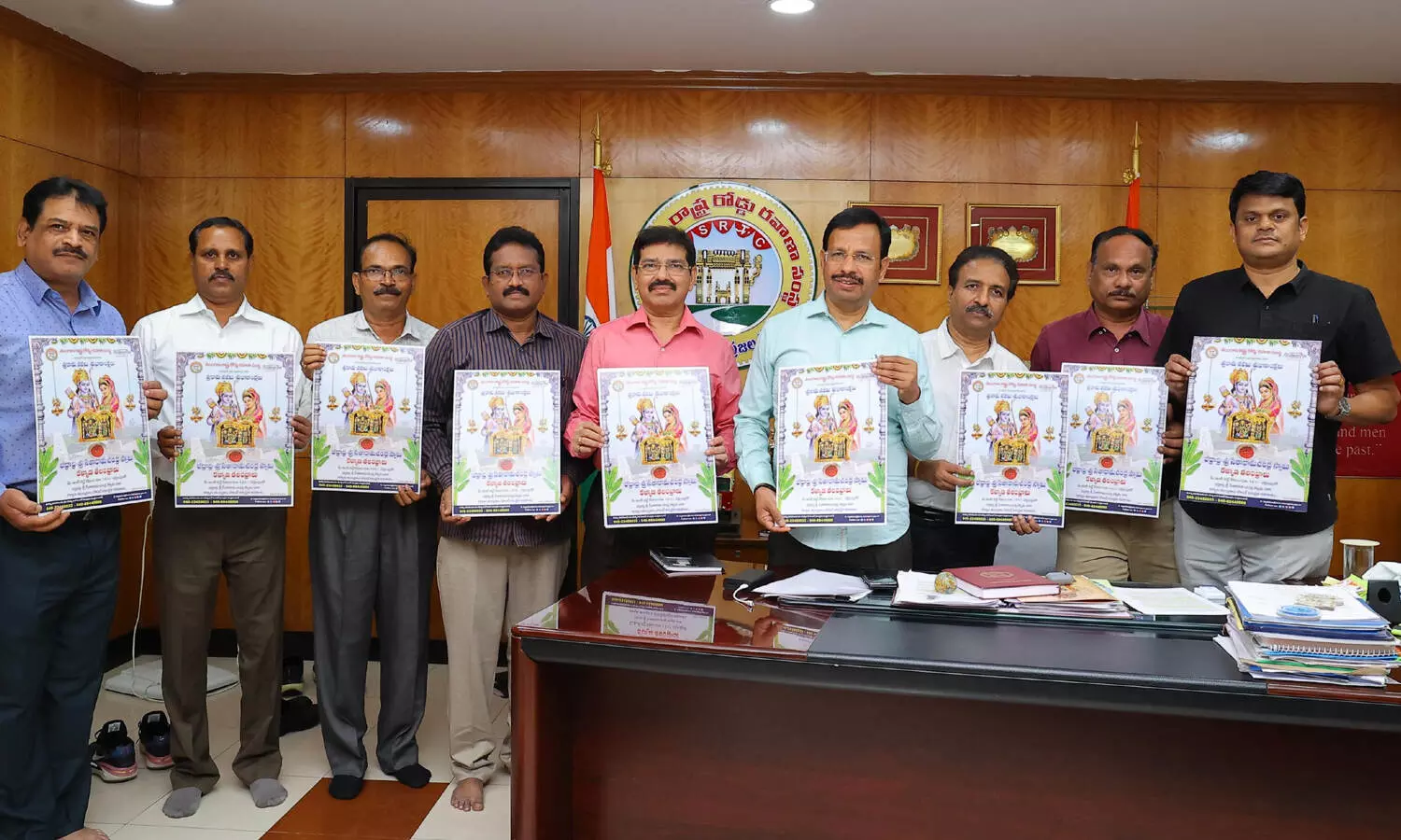 భక్తుల ఇంటికే భద్రాద్రి శ్రీ సీతారామచంద్రుల కల్యాణ తలంబ్రాలు భక్తుల ఇంటికే భద్రాద్రి శ్రీ సీతారామచంద్రుల కల్యాణ తలంబ్రాలు