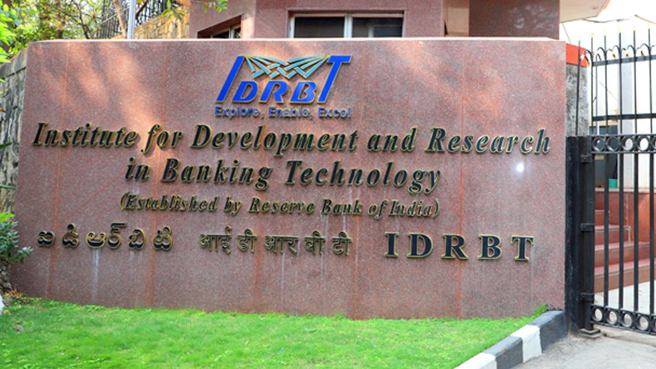 Banking Course | ‘పీజీ డిప్లొమా ఇన్ బ్యాంకింగ్ టెక్నాలజీ’లో ప్రవేశాలు.. ఇవీ అర్హతలు Banking Course | ‘పీజీ డిప్లొమా ఇన్ బ్యాంకింగ్ టెక్నాలజీ’లో ప్రవేశాలు.. ఇవీ అర్హతలు