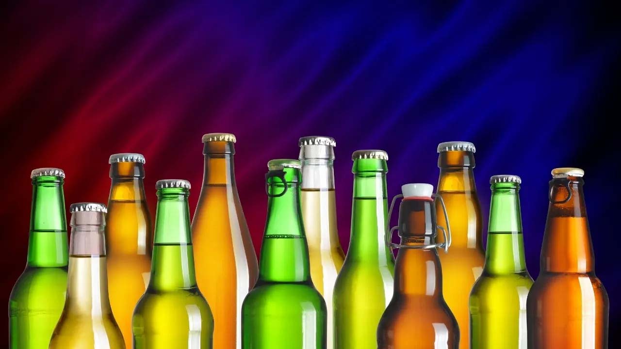 Beer Bottles | బీర్ బాటిల్స్ గ్రీన్, బ్రౌన్ కలర్లోనే ఎందుకు ఉంటాయో తెలుసా..? Beer Bottles | బీర్ బాటిల్స్ గ్రీన్, బ్రౌన్ కలర్లోనే ఎందుకు ఉంటాయో తెలుసా..?