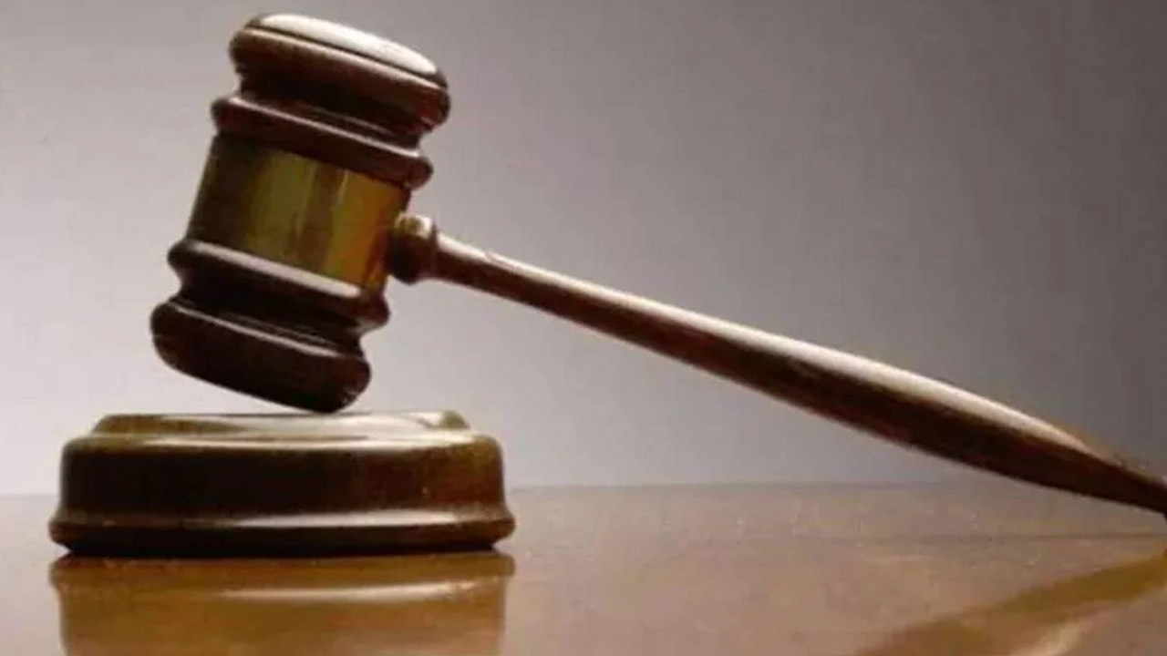 Bombay High Court | మీ మాజీ భర్తకు భరణం చెల్లించండి.. ఓ మహిళకు బాంబే హైకోర్టు ఆదేశం.. Bombay High Court | మీ మాజీ భర్తకు భరణం చెల్లించండి.. ఓ మహిళకు బాంబే హైకోర్టు ఆదేశం..