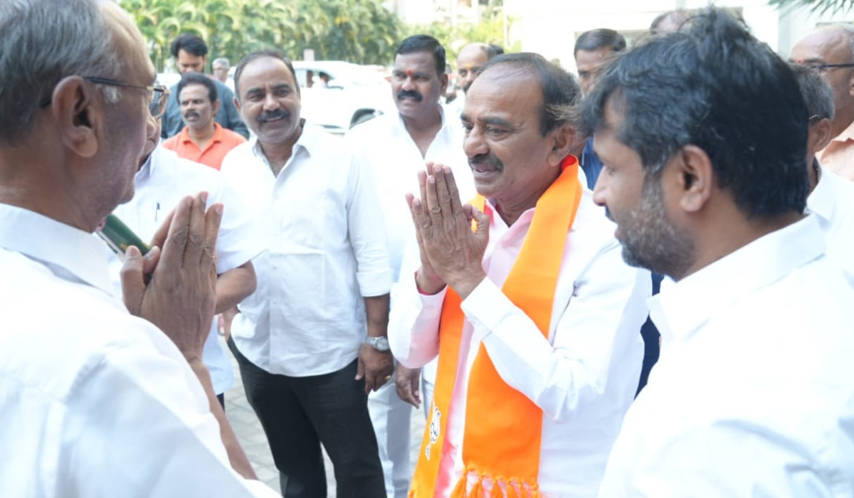 ప్రచారంలో ఈటల జోరు.. బీజేపీ గెలుపుతోనే మల్కాజిగిరి అభివృద్ధి ప్రచారంలో ఈటల జోరు.. బీజేపీ గెలుపుతోనే మల్కాజిగిరి అభివృద్ధి
