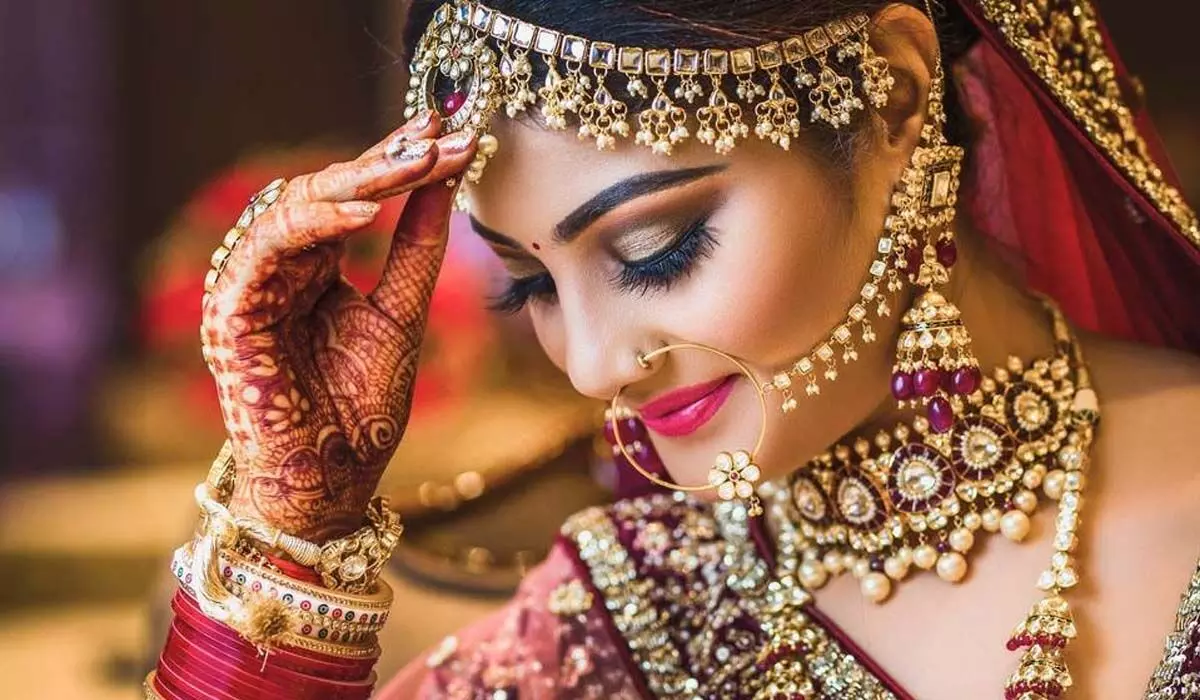 Gold-Silver Rates | కొనుగోలుదారులకు గుడ్న్యూస్.. తెలుగు రాష్ట్రాల్లో దిగివచ్చిన బంగారం ధరలు..! Gold-Silver Rates | కొనుగోలుదారులకు గుడ్న్యూస్.. తెలుగు రాష్ట్రాల్లో దిగివచ్చిన బంగారం ధరలు..!