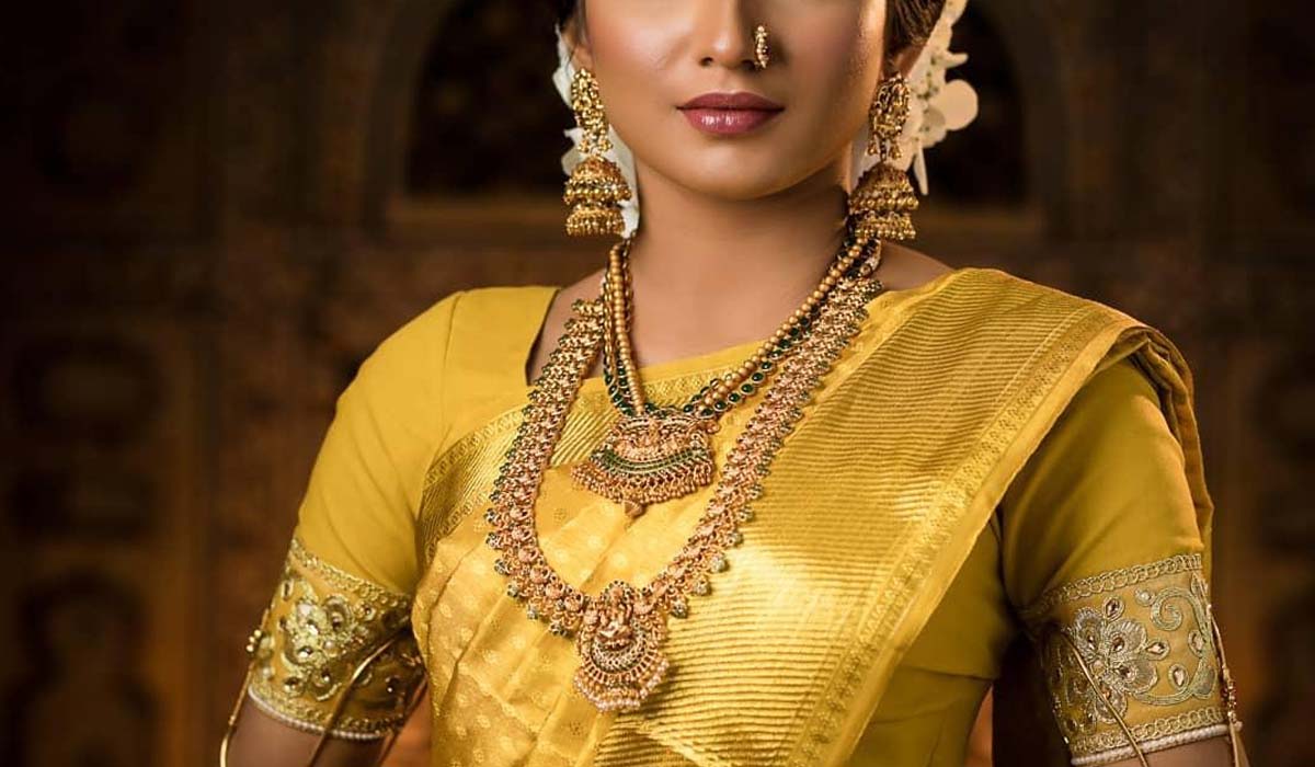 Gold Rate | బంగారం కొనాలనుకుంటున్నారా..? తెలుగు రాష్ట్రాల్లో నేడు ధరలు ఎలా ఉన్నాయో తెలుసా..? Gold Rate | బంగారం కొనాలనుకుంటున్నారా..? తెలుగు రాష్ట్రాల్లో నేడు ధరలు ఎలా ఉన్నాయో తెలుసా..?