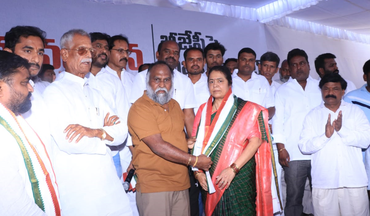 ఎవరు పార్టీలో చేరినా చేర్చుకోండి.. తోపులెవరూ లేరిక్కడ: జగ్గా రెడ్డి ఎవరు పార్టీలో చేరినా చేర్చుకోండి.. తోపులెవరూ లేరిక్కడ: జగ్గా రెడ్డి