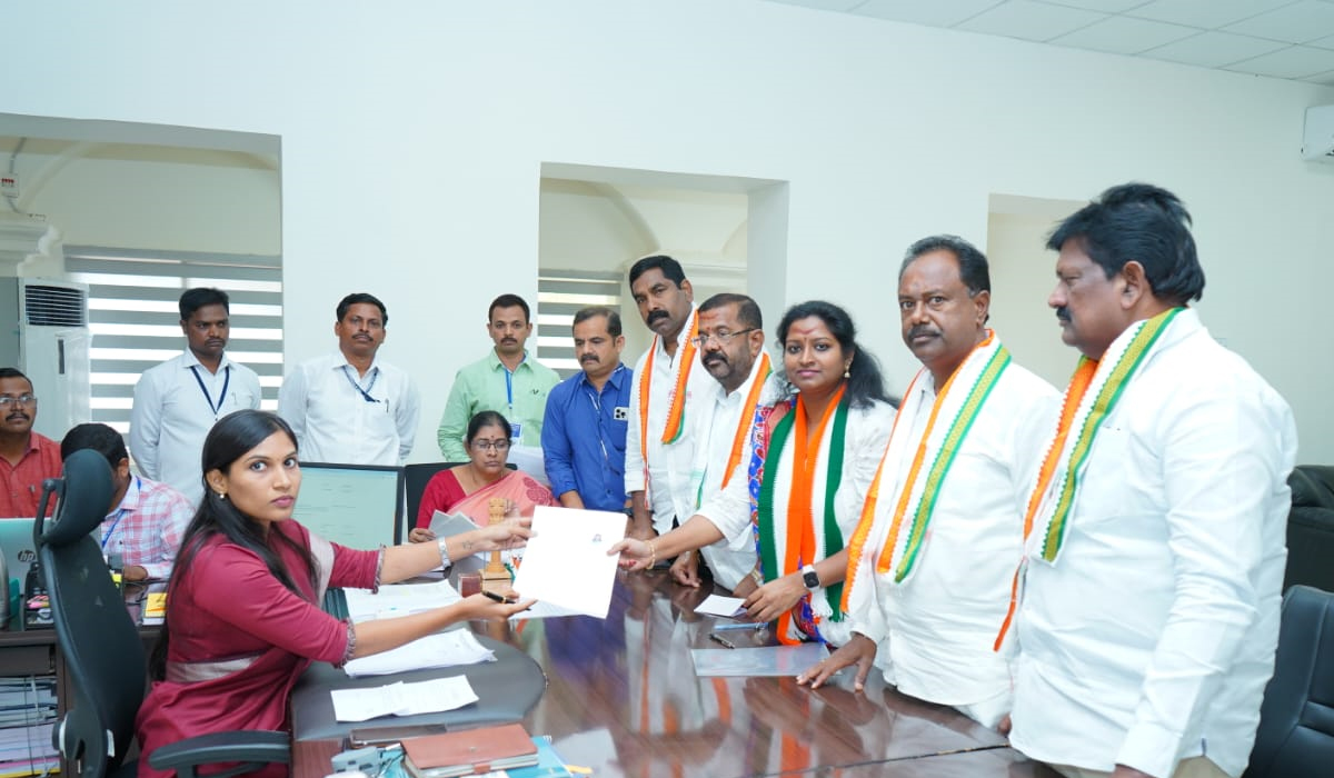 గెలిపిస్తే వరంగల్ ప్రజల ఆశలు, ఆకాంక్షలను పరిష్కరిస్తాను గెలిపిస్తే వరంగల్ ప్రజల ఆశలు, ఆకాంక్షలను పరిష్కరిస్తాను