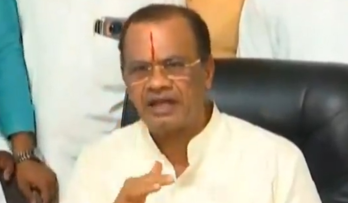 Minister Komatireddy | మా ప్రభుత్వాన్ని టచ్ చేసి చూడు.. బీఆరెస్ పునాదులను కూల్చేస్తాం Minister Komatireddy | మా ప్రభుత్వాన్ని టచ్ చేసి చూడు.. బీఆరెస్ పునాదులను కూల్చేస్తాం