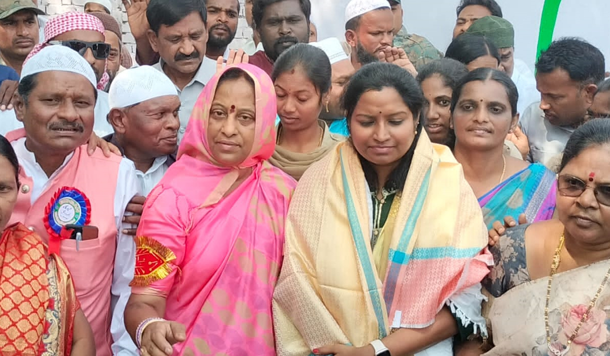 Minister Konda Surekha | పండుగలో ప్రచారం.. మంత్రి సురేఖతో కడియం కావ్య Minister Konda Surekha | పండుగలో ప్రచారం.. మంత్రి సురేఖతో కడియం కావ్య