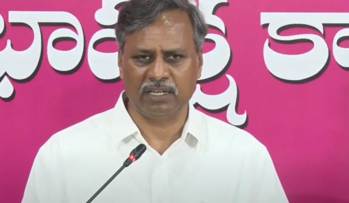 పార్టీ మారాలంటూ ఒత్తిడి చేస్తున్నారు , అక్రమ కేసులతో వేధిస్తున్నారు … జనగామ ఎమ్మెల్యే బీఆరెస్ నేత పల్లా పార్టీ మారాలంటూ ఒత్తిడి చేస్తున్నారు , అక్రమ కేసులతో వేధిస్తున్నారు … జనగామ ఎమ్మెల్యే బీఆరెస్ నేత పల్లా