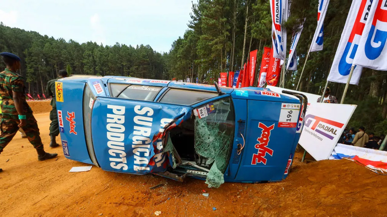 Race Car crashes | ప్రేక్షకులపైకి దూసుకెళ్లిన రేస్ కారు.. ఏడుగురు దుర్మరణం..! Race Car crashes | ప్రేక్షకులపైకి దూసుకెళ్లిన రేస్ కారు.. ఏడుగురు దుర్మరణం..!