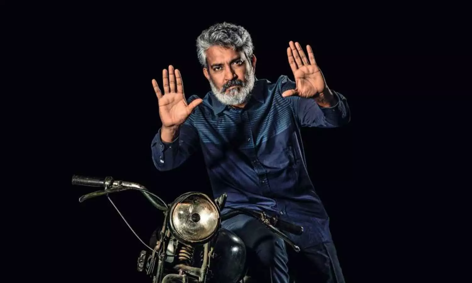 రాజ‌మౌళి ఫ్యామిలీ వంద‌ల ఎక‌రాలు పోగొట్టుకున్నారా.. సింగిల్ బెడ్ రూమ్‌లో 12 మంది ఎలా ఉన్నారు..!