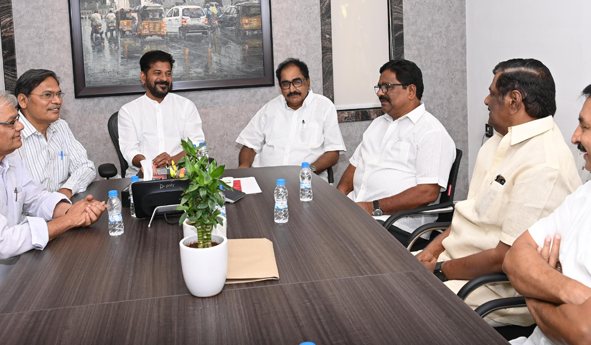 సీపీఎం నేతలతో సీఎం రేవంత్రెడ్డి భేటీ సీపీఎం నేతలతో సీఎం రేవంత్రెడ్డి భేటీ