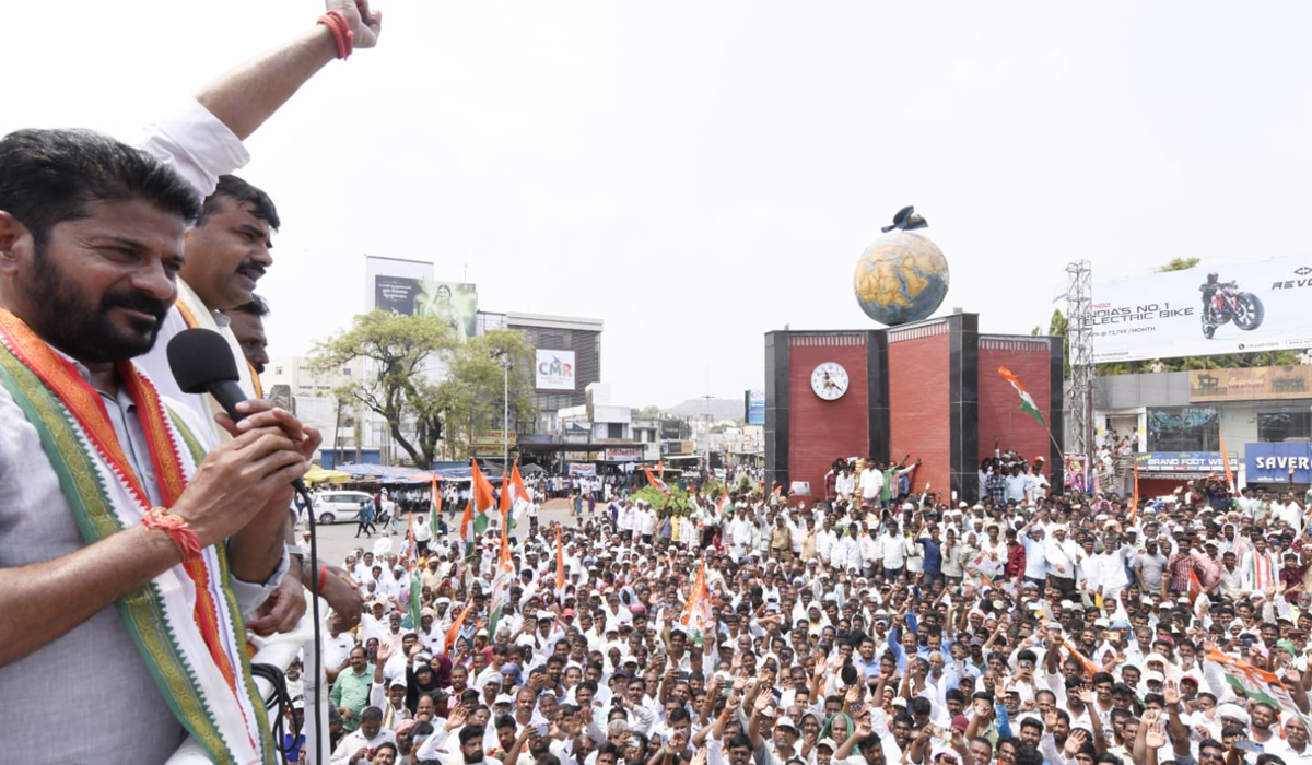 CM Revanth Reddy | నేను హైటెన్షన్ వైర్.. కేసీఆర్ టచ్ చేస్తే కాకిలా మాడిపోతావ్ CM Revanth Reddy | నేను హైటెన్షన్ వైర్.. కేసీఆర్ టచ్ చేస్తే కాకిలా మాడిపోతావ్