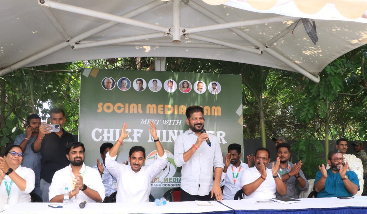 సోషల్ మీడియా ప్రచారమే గెలుపు సాధనం: సీఎం రేవంత్రెడ్డి సోషల్ మీడియా ప్రచారమే గెలుపు సాధనం: సీఎం రేవంత్రెడ్డి