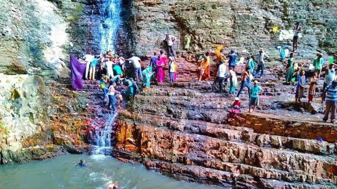 Saleswaram Jatara | నేటి నుంచి సలేశ్వరం జాతర.. లింగమయ్య దర్శనానికి పోటెత్తనున్న భక్తులు Saleswaram Jatara | నేటి నుంచి సలేశ్వరం జాతర.. లింగమయ్య దర్శనానికి పోటెత్తనున్న భక్తులు