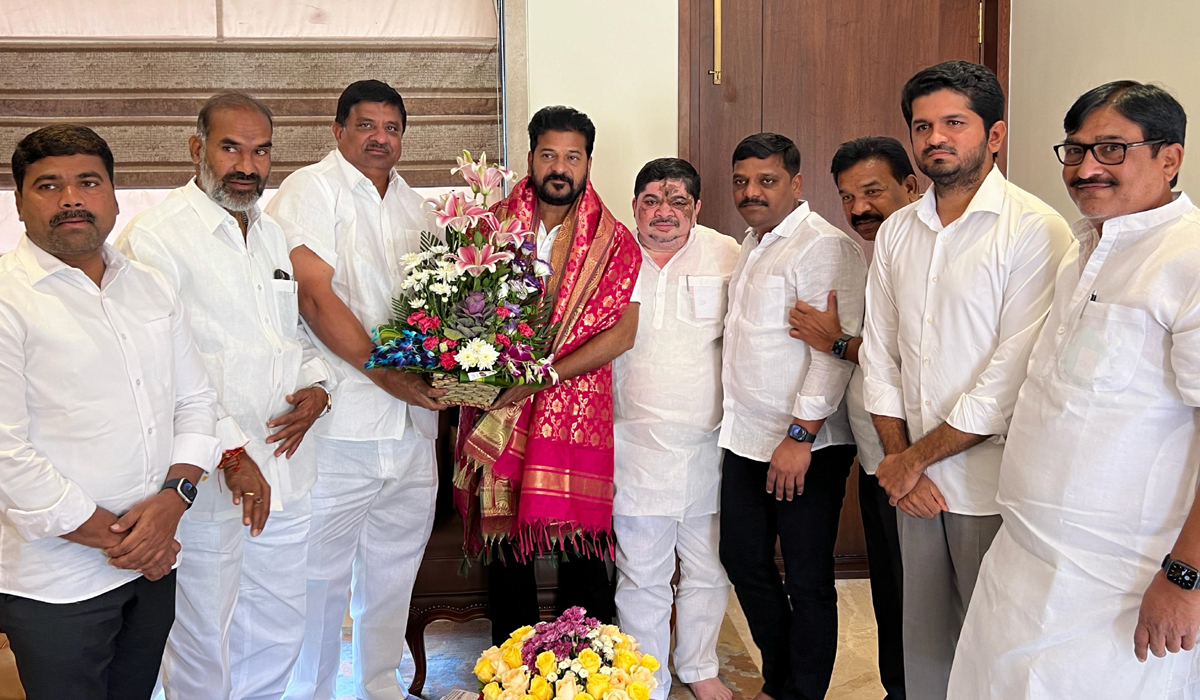 సీఎం రేవంత్ రెడ్డిని కలిసిన వెలిచాల సీఎం రేవంత్ రెడ్డిని కలిసిన వెలిచాల