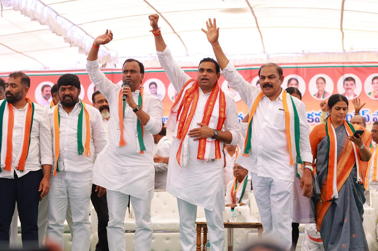 చామల కిరణ్ కుమార్రెడ్డిని భారీ మెజార్టీతో గెలిపించాలి: ఎమ్మెల్యే రాజగోపాల్రెడ్డి చామల కిరణ్ కుమార్రెడ్డిని భారీ మెజార్టీతో గెలిపించాలి: ఎమ్మెల్యే రాజగోపాల్రెడ్డి