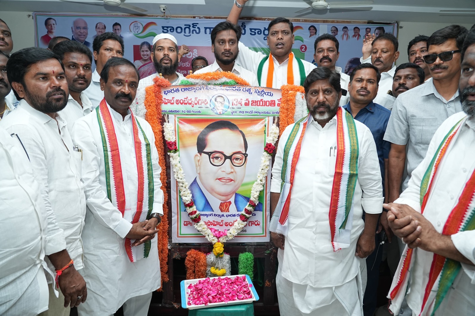 రాష్ట్రాన్నిఅప్పుల పాలు చేసి మాపై నిందలా: డిప్యూటీ సీఎం భట్టి రాష్ట్రాన్నిఅప్పుల పాలు చేసి మాపై నిందలా: డిప్యూటీ సీఎం భట్టి