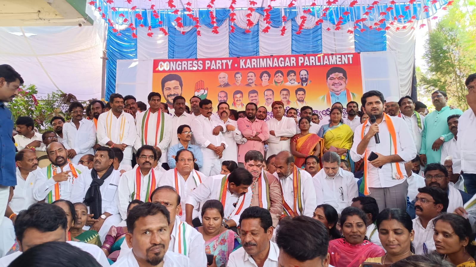 ప్రారంభమైన పొన్నం దీక్ష ప్రారంభమైన పొన్నం దీక్ష
