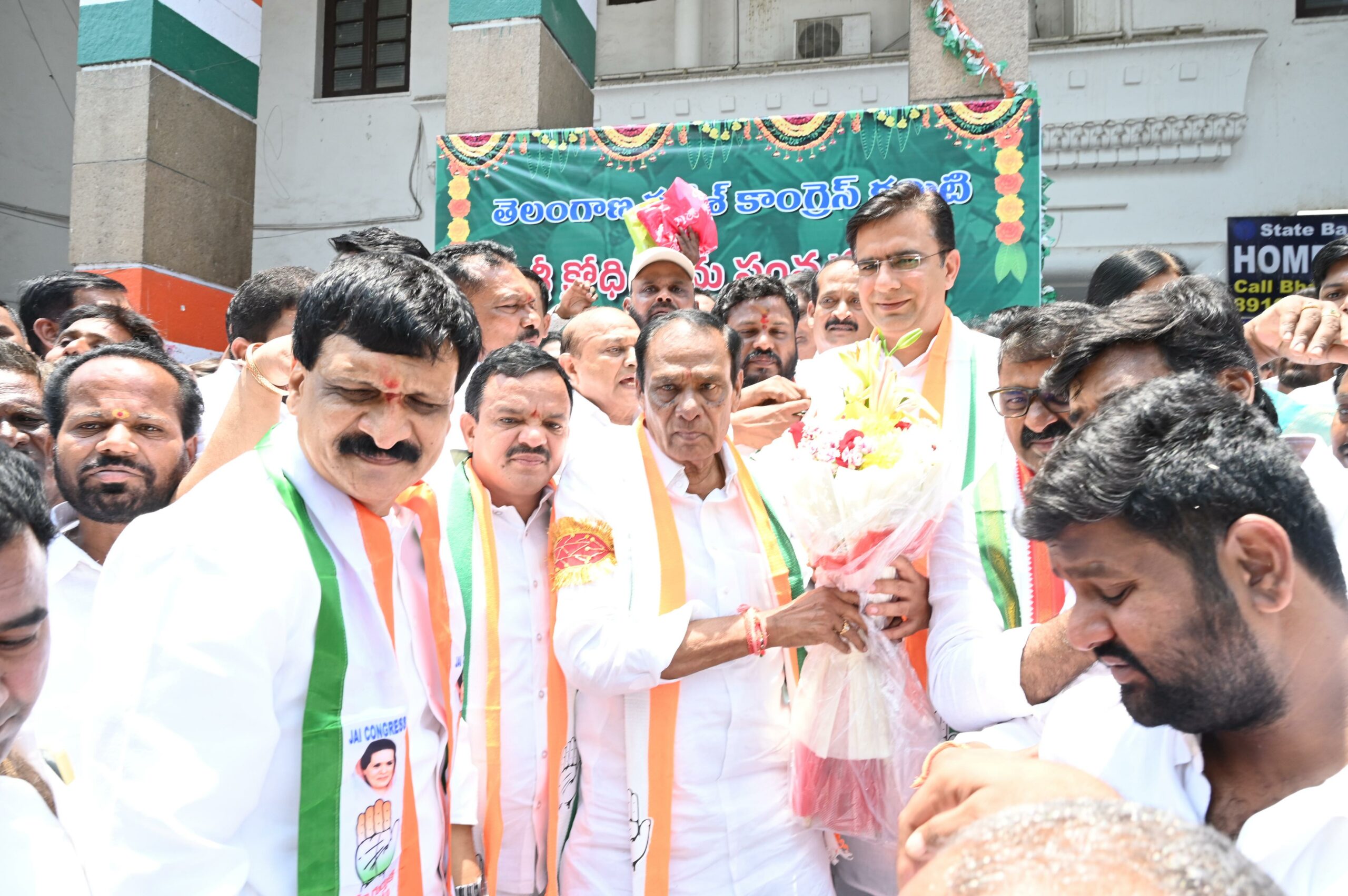 బీఆర్ఎస్ పార్టీకి గట్టి ఎదురుదెబ్బ.. కాంగ్రెస్ లో చేరిన మదన్ రెడ్డి బీఆర్ఎస్ పార్టీకి గట్టి ఎదురుదెబ్బ.. కాంగ్రెస్ లో చేరిన మదన్ రెడ్డి