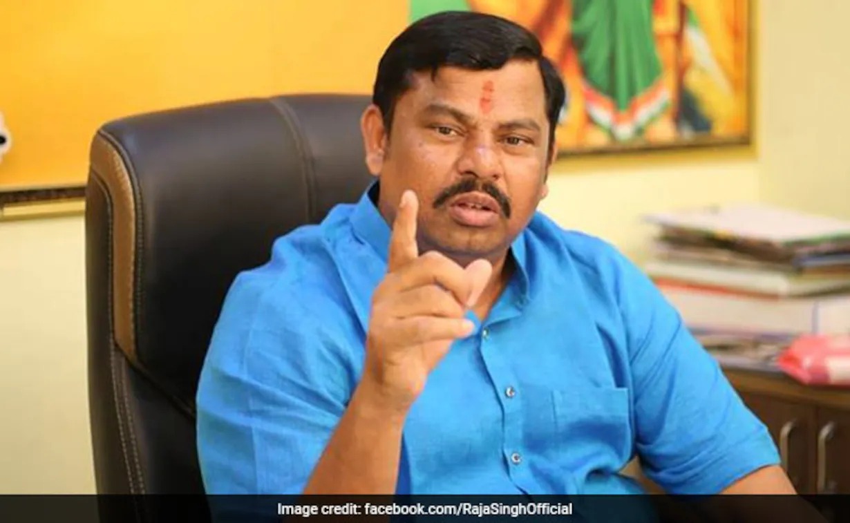 ఎన్నికల వేళ చంపుతారని సానుభూతి మాటలెందుకో.. అక్బరుద్ధీన్ మాటలపై రాజాసింగ్ ఫైర్ ఎన్నికల వేళ చంపుతారని సానుభూతి మాటలెందుకో.. అక్బరుద్ధీన్ మాటలపై రాజాసింగ్ ఫైర్