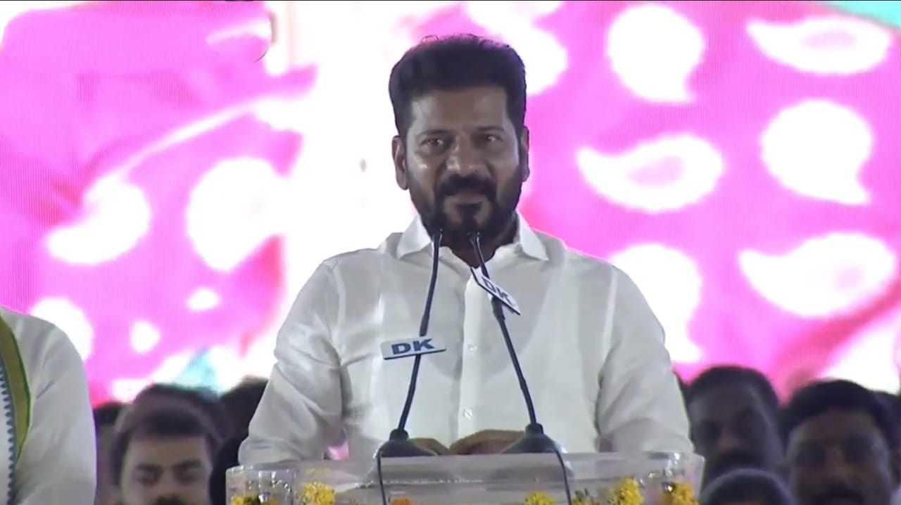 మోదీ, కేడీ చీకటి ఒప్పందం: సీఎం రేవంత్ రెడ్డి మోదీ, కేడీ చీకటి ఒప్పందం: సీఎం రేవంత్ రెడ్డి