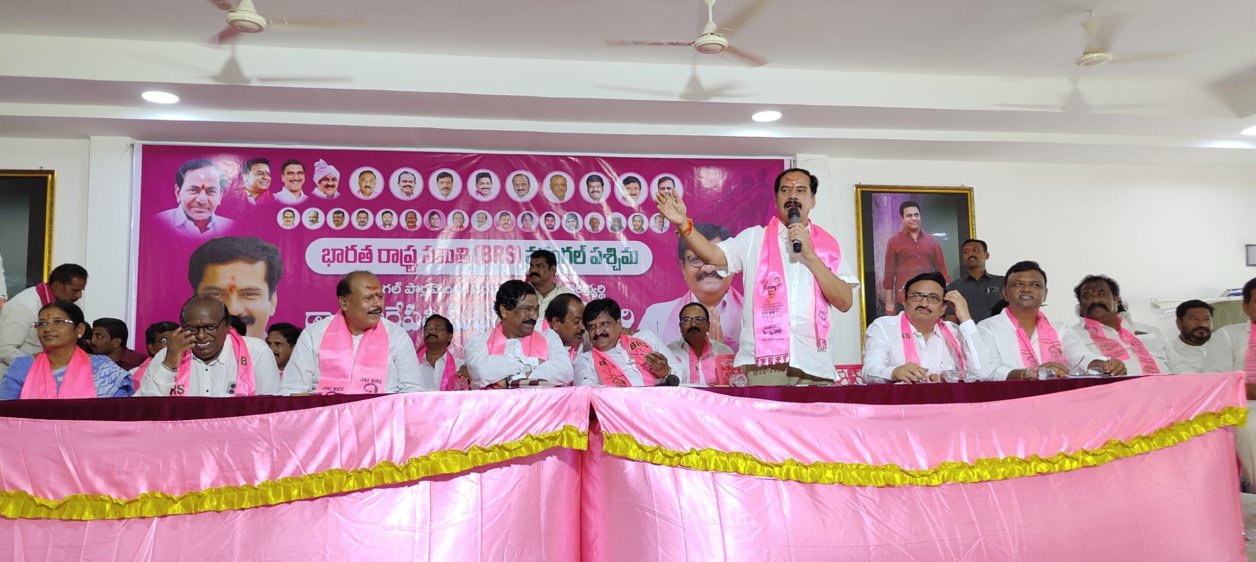అరూరి రమేష్, కడియం శ్రీహరి ఇద్దరూ ఇద్దరే గురుశిష్యులు అరూరి రమేష్, కడియం శ్రీహరి ఇద్దరూ ఇద్దరే గురుశిష్యులు