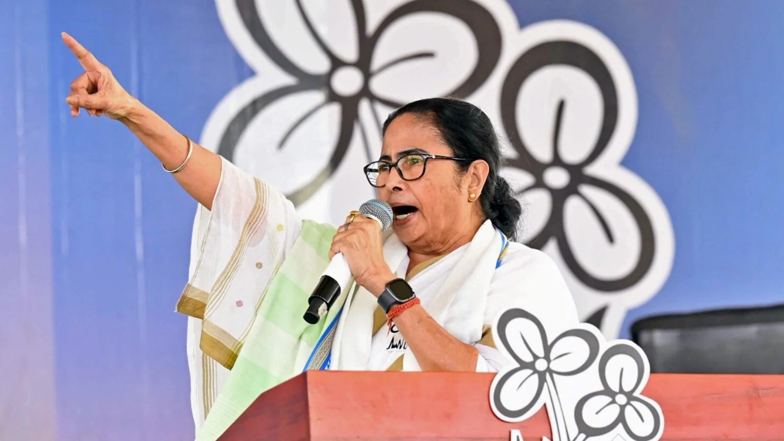 ఈ ఎన్నికలు మరో స్వాతంత్య్ర పోరాటం: బెంగాల్ సీఎం మమతాబెనర్జీ ఈ ఎన్నికలు మరో స్వాతంత్య్ర పోరాటం: బెంగాల్ సీఎం మమతాబెనర్జీ