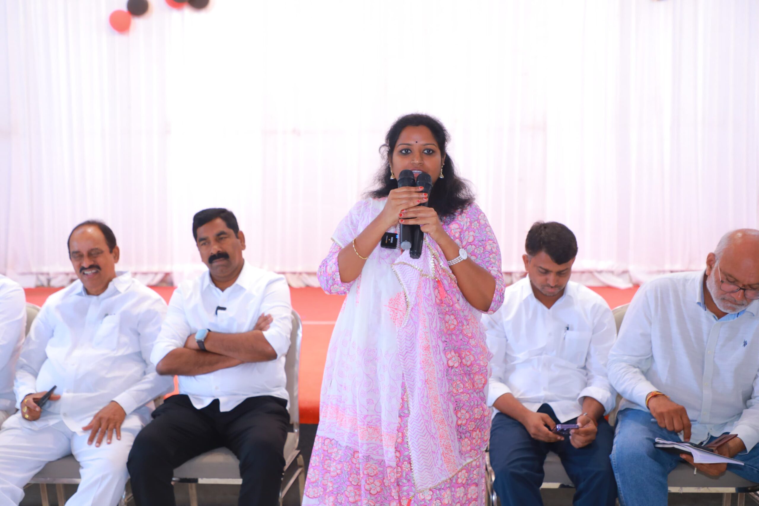 బీజేపీది ధన బలం కాంగ్రెస్ ది జన బలం: కాంగ్రెస్ పార్టీ ఎంపీ అభ్యర్థి డాక్టర్ కడియం కావ్య బీజేపీది ధన బలం కాంగ్రెస్ ది జన బలం: కాంగ్రెస్ పార్టీ ఎంపీ అభ్యర్థి డాక్టర్ కడియం కావ్య
