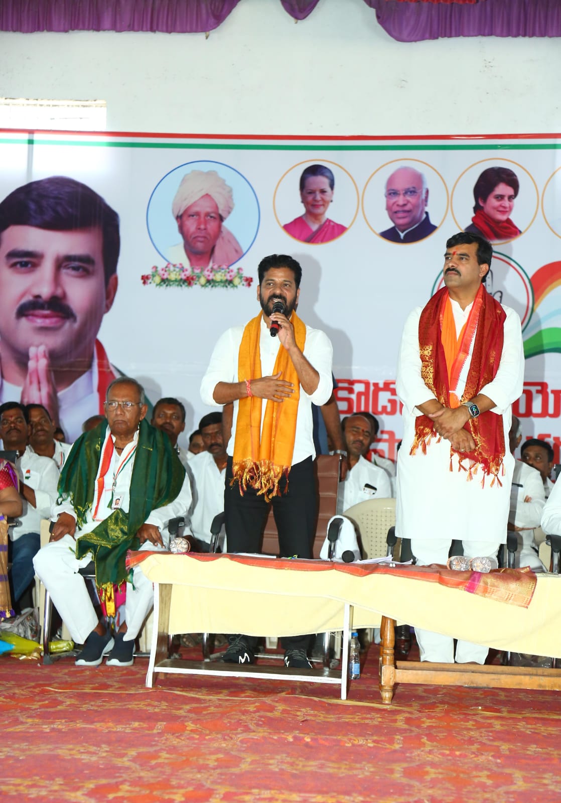 రుణమాఫి చేస్తా..బీఆరెస్ ను రద్దు చేస్తావా..!: సీఎం రేవంత్ రెడ్డి రుణమాఫి చేస్తా..బీఆరెస్ ను రద్దు చేస్తావా..!: సీఎం రేవంత్ రెడ్డి