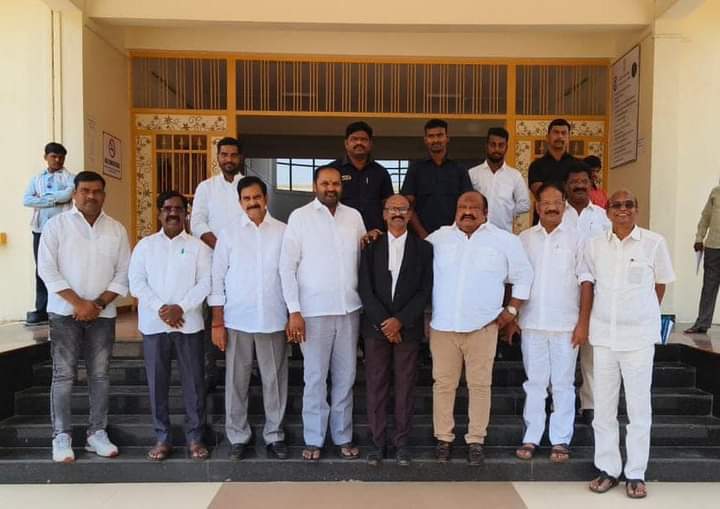 బిలోలి కోర్టుకు హాజరైన తెలంగాణ ఎమ్మెల్యేలు బిలోలి కోర్టుకు హాజరైన తెలంగాణ ఎమ్మెల్యేలు