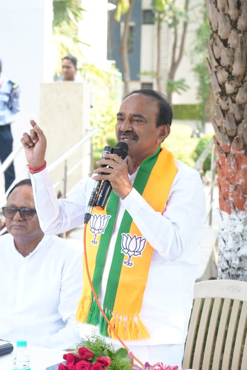 రిజర్వేషన్లపై సీఎం జోకర్ మాటలు: బీజేపీ ఎంపీ అభ్యర్థి ఈటల రిజర్వేషన్లపై సీఎం జోకర్ మాటలు: బీజేపీ ఎంపీ అభ్యర్థి ఈటల