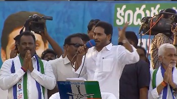 చంద్రబాబును నమ్మితే పులినోట్లో తలకాయ పెట్టినట్లే: సీఎం జగన్ చంద్రబాబును నమ్మితే పులినోట్లో తలకాయ పెట్టినట్లే: సీఎం జగన్