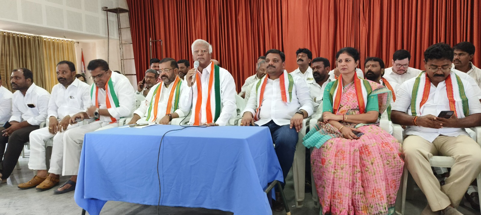 కెసిఆర్, కడియం మధ్య మాటల తూటాలు కెసిఆర్, కడియం మధ్య మాటల తూటాలు