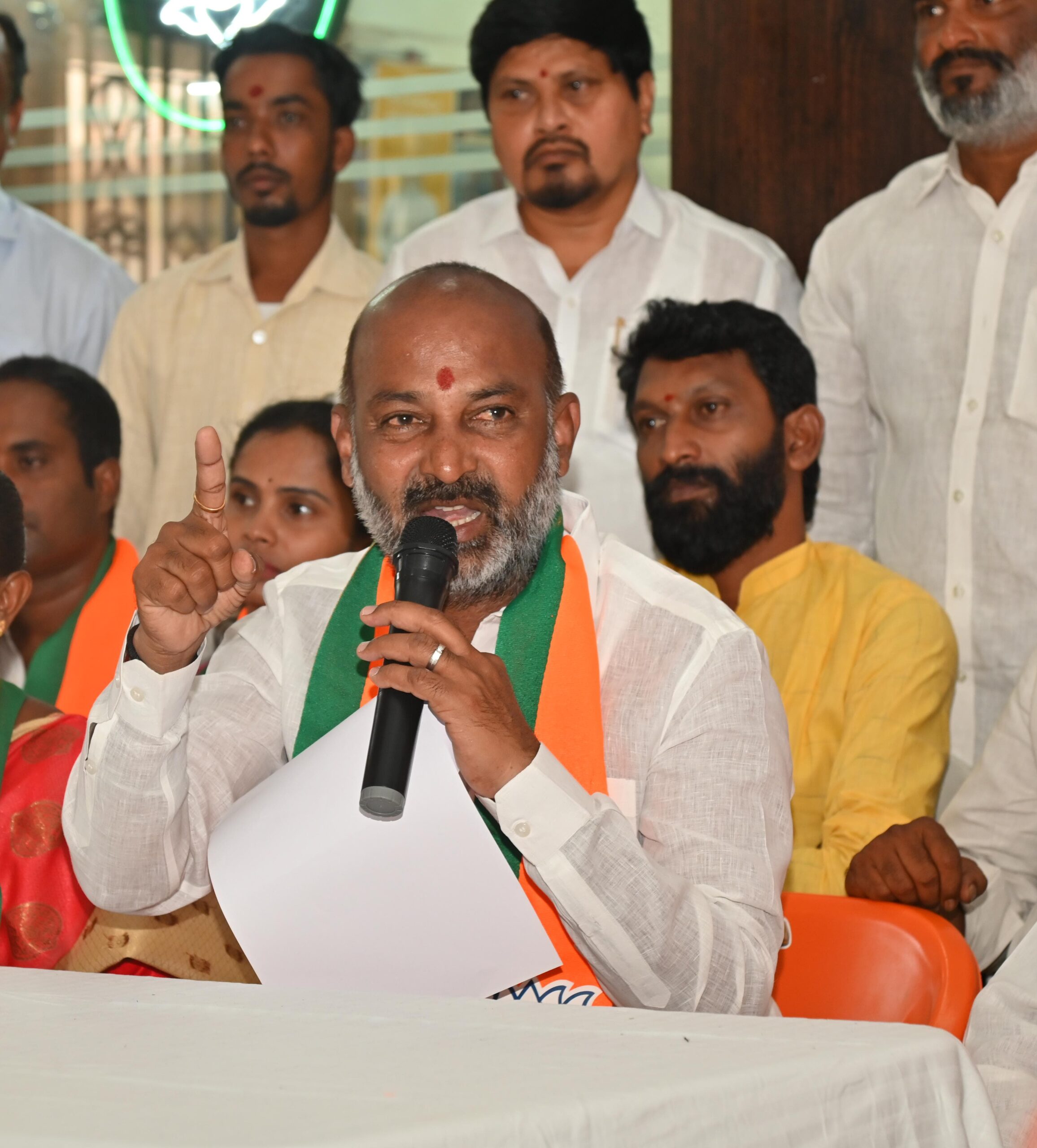 రిజర్వేషన్ల రద్దుపై ప్రమాణానికి సిద్దమా? రిజర్వేషన్ల రద్దుపై ప్రమాణానికి సిద్దమా?