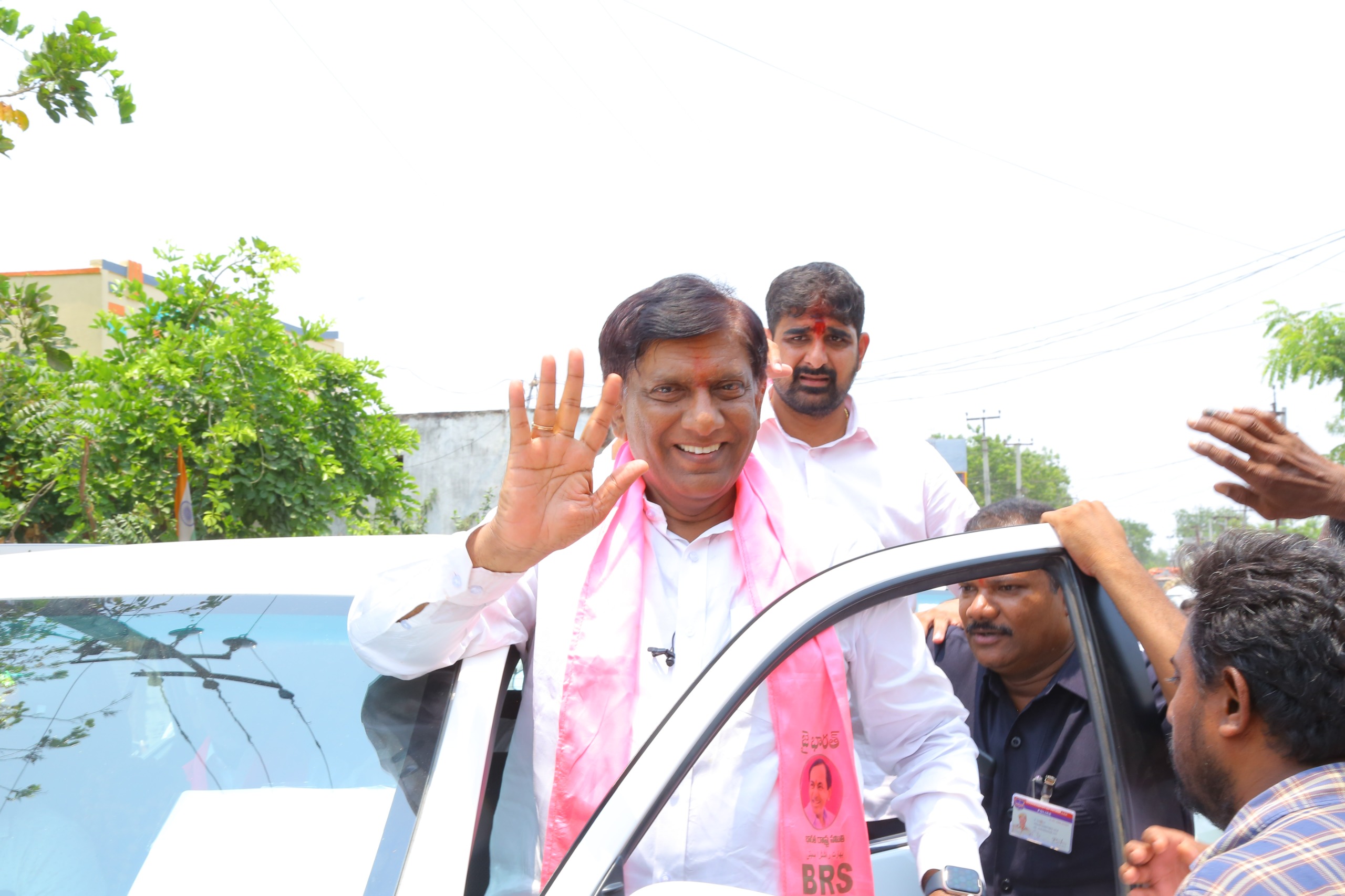 పీఎం, సీఎం భడే భాయ్, చోటే భాయ్లు పీఎం, సీఎం భడే భాయ్, చోటే భాయ్లు