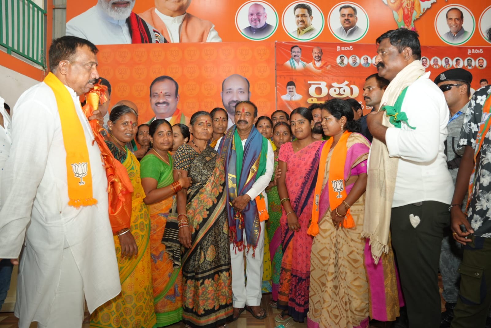 కేంద్ర సహకారంతో మల్కాజిగిరి అభివృద్ధి: బీజేపీ అభ్యర్థి ఈటల కేంద్ర సహకారంతో మల్కాజిగిరి అభివృద్ధి: బీజేపీ అభ్యర్థి ఈటల
