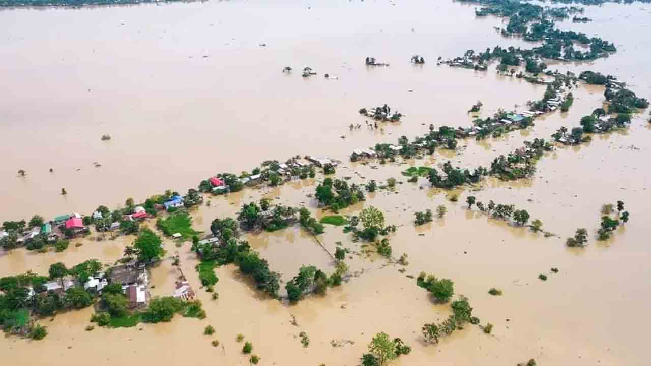 Flash Floods | అఫ్ఘానిస్థాన్లో వరదల బీభత్సం.. 33 మంది దుర్మరణం.. Flash Floods | అఫ్ఘానిస్థాన్లో వరదల బీభత్సం.. 33 మంది దుర్మరణం..