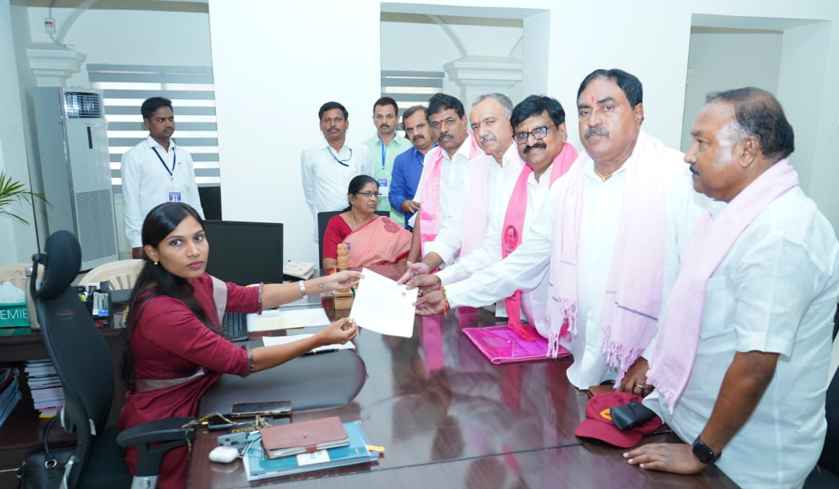 బీఆర్ఎస్ అభ్యర్థి సుధీర్ కుమార్ నామినేషన్ బీఆర్ఎస్ అభ్యర్థి సుధీర్ కుమార్ నామినేషన్