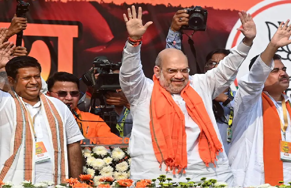 వాళ్లకు పౌరసత్వం ఇస్తే మీకు సమస్య ఏమిటి? అమిత్ షా వాళ్లకు పౌరసత్వం ఇస్తే మీకు సమస్య ఏమిటి? అమిత్ షా