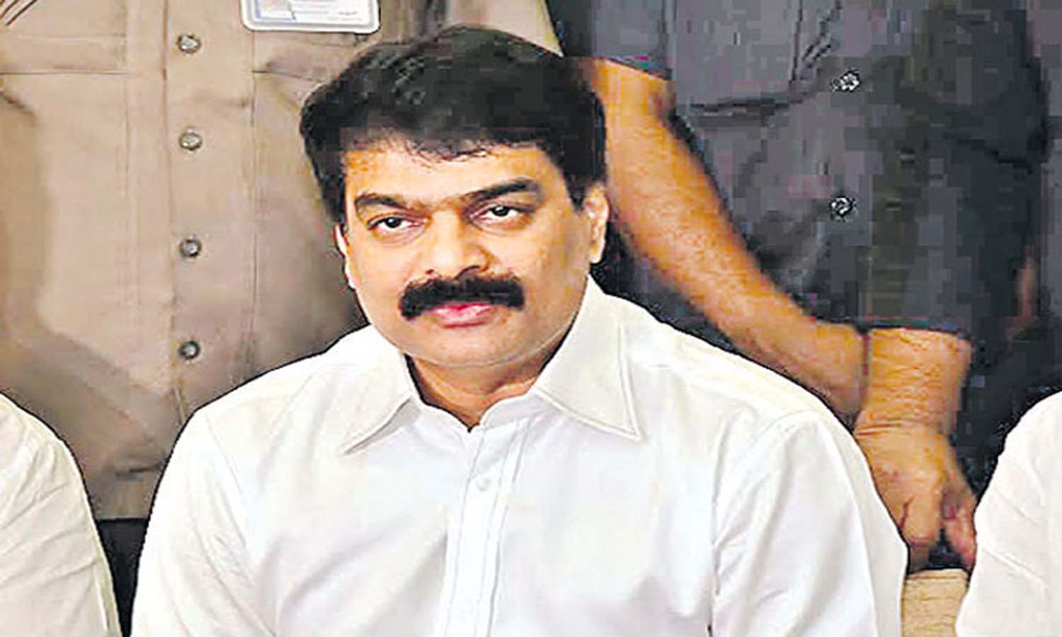 పాపాలు చేసిన వారిని తొక్కి పడేయండి పాపాలు చేసిన వారిని తొక్కి పడేయండి