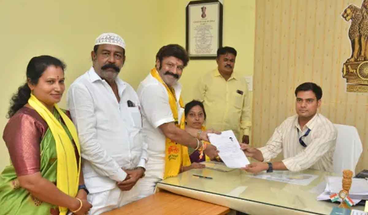 Bala Krishna|ఏంటి.. బాలకృష్ణకి ఆస్తులతో పాటు భారీగా అప్పులు కూడా ఉన్నాయా..! Bala Krishna|ఏంటి.. బాలకృష్ణకి ఆస్తులతో పాటు భారీగా అప్పులు కూడా ఉన్నాయా..!