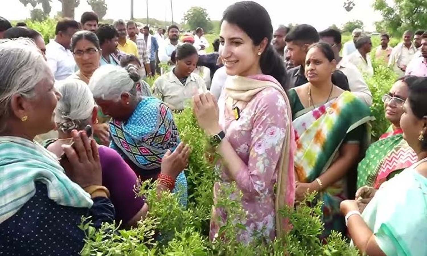 ఎన్నికల ప్రచారంలో నారా కుటుంబ సభ్యుల జోరు ఎన్నికల ప్రచారంలో నారా కుటుంబ సభ్యుల జోరు