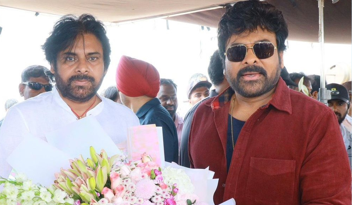 పవన్ ఎన్నికల ప్రచారంలో అన్నయ్య చిరంజీవి పవన్ ఎన్నికల ప్రచారంలో అన్నయ్య చిరంజీవి