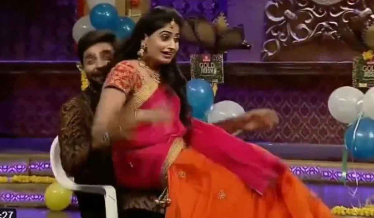 Sreemukhi|టీవీ షోలలోను పెరిగిపోతున్న నాన్సెన్స్.. దగ్గరుండి చేయిస్తుండడంతో శ్రీముఖిని తిట్టిపోస్తున్న నెటిజన్స్ Sreemukhi|టీవీ షోలలోను పెరిగిపోతున్న నాన్సెన్స్.. దగ్గరుండి చేయిస్తుండడంతో శ్రీముఖిని తిట్టిపోస్తున్న నెటిజన్స్