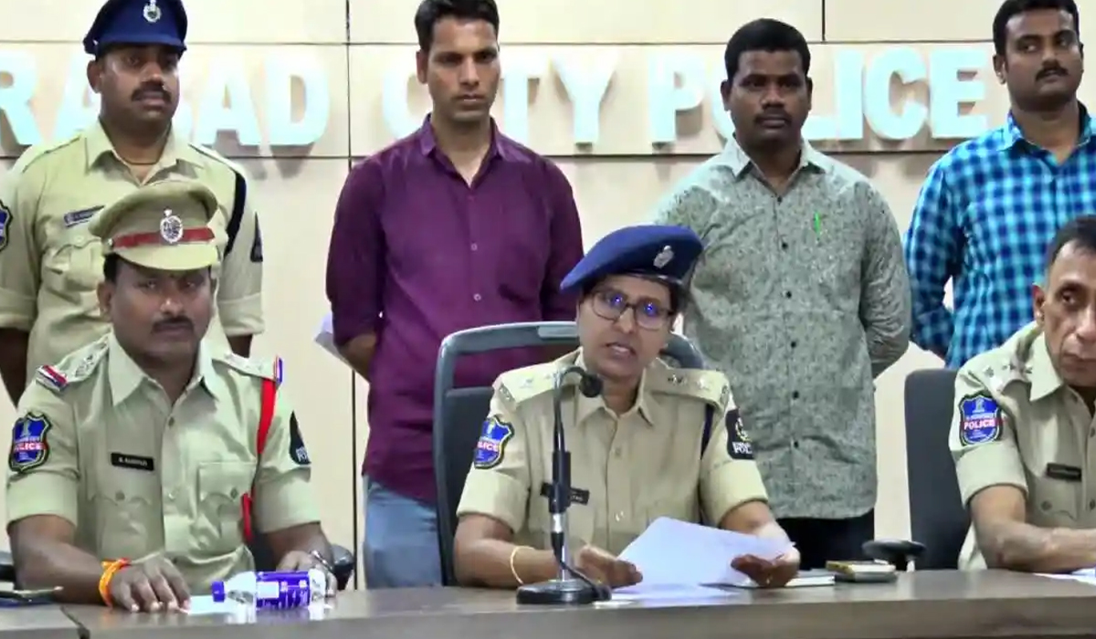 Cyber Crime Police | 26 కోట్ల సైబర్ మోసానికి చెక్.. ఇద్దరి అరెస్టు Cyber Crime Police | 26 కోట్ల సైబర్ మోసానికి చెక్.. ఇద్దరి అరెస్టు