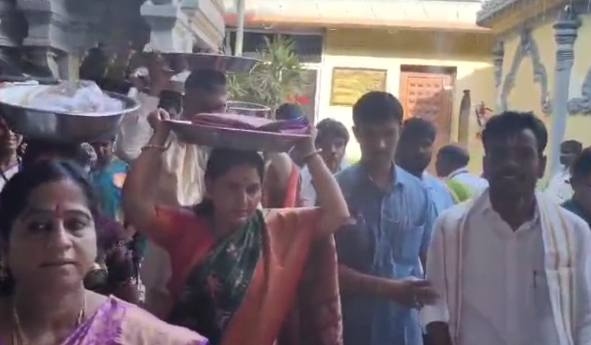 Sirisilla | భద్రాద్రి సీతారాముల కళ్యాణంలో సిరిసిల్ల పట్టుచీర Sirisilla | భద్రాద్రి సీతారాముల కళ్యాణంలో సిరిసిల్ల పట్టుచీర